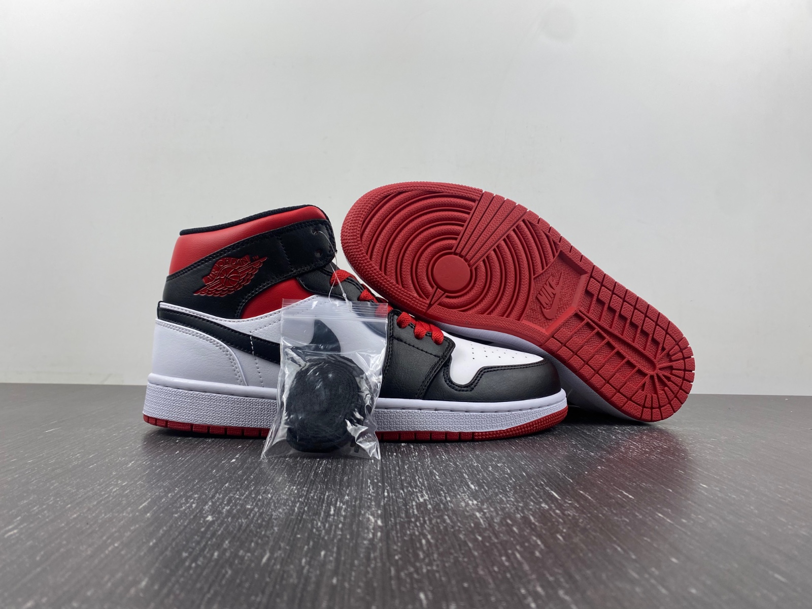 AIR JORDAN 1 MID DQ8426-106