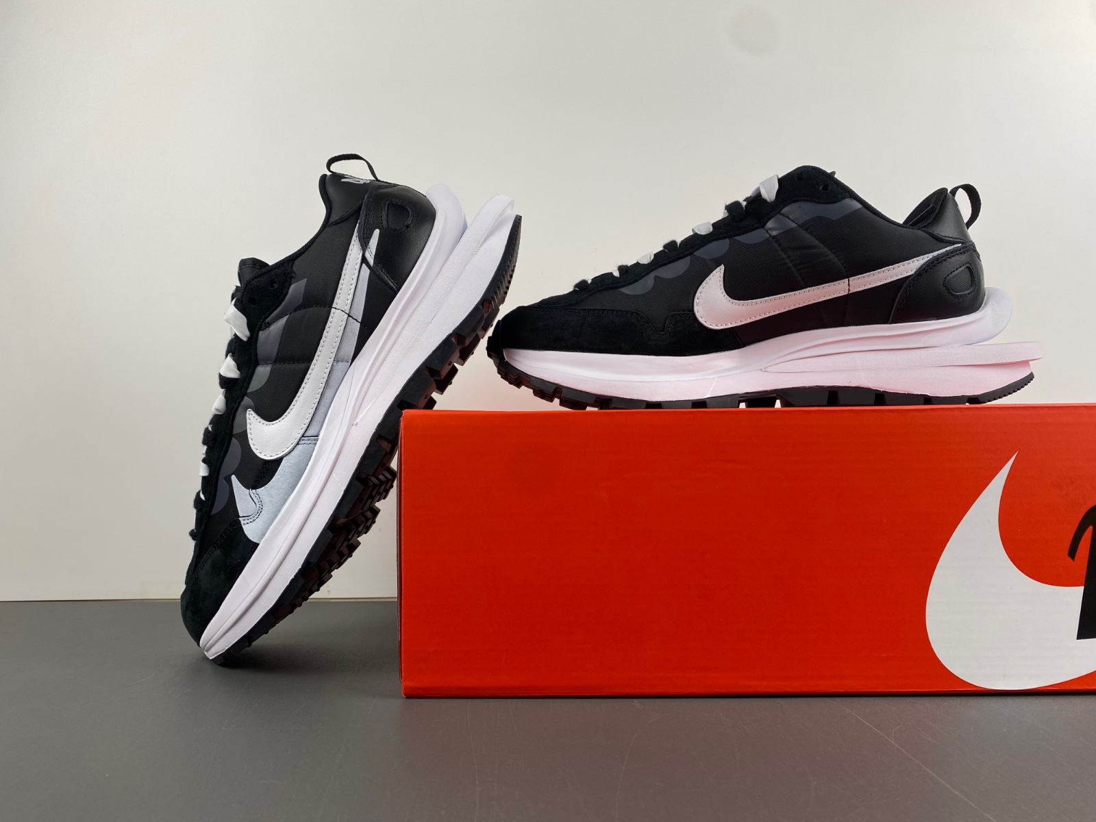 Nike VaporWaffle x Sacai “Black White” CV1363-001