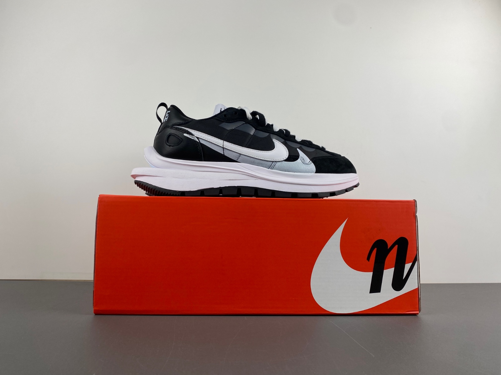 Nike VaporWaffle x Sacai “Black White” CV1363-001